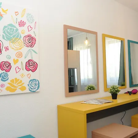Kucha Hostel *